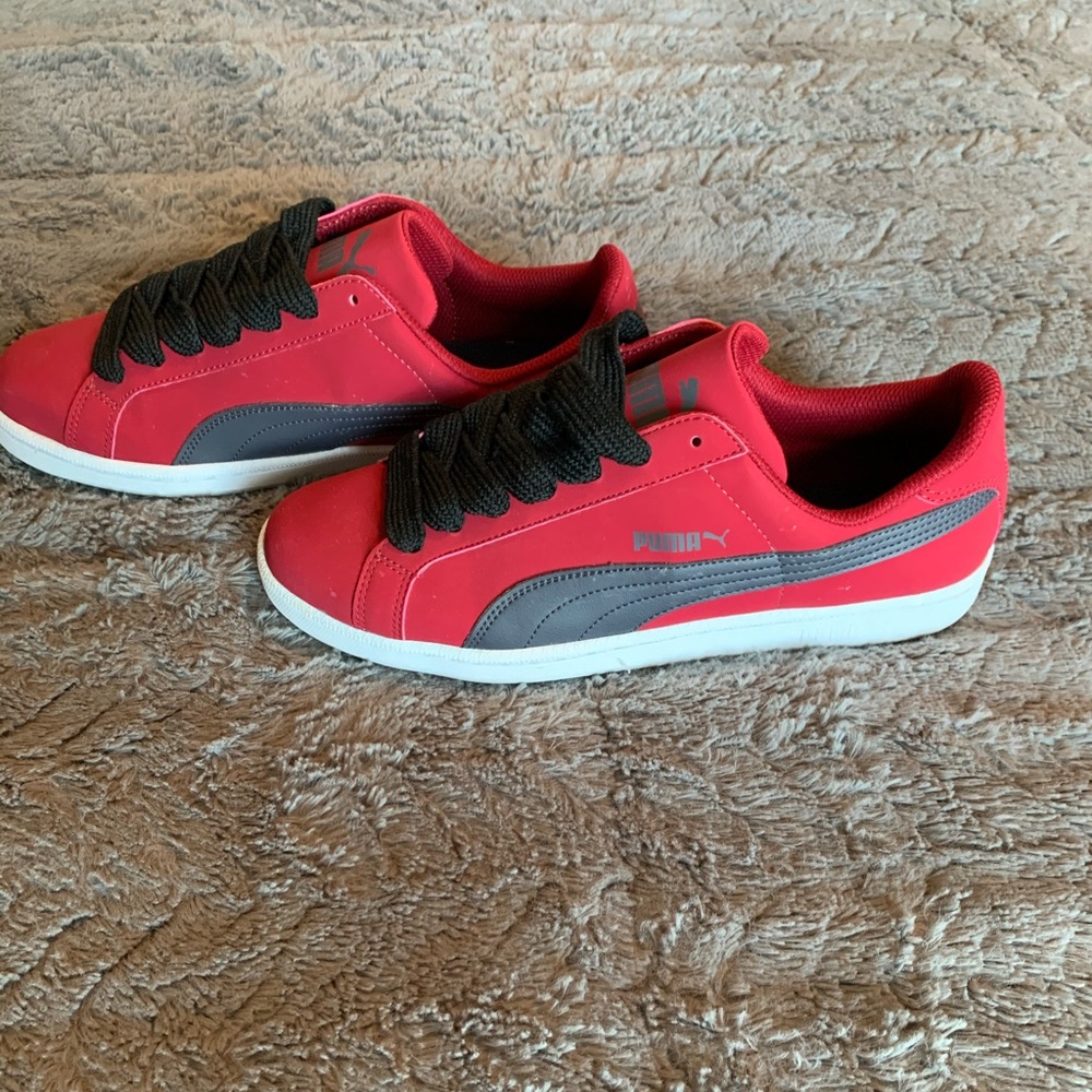 Puma low tops classic look.